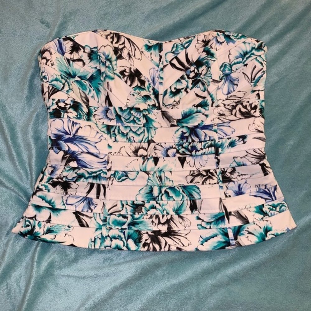 White House|Black Market top